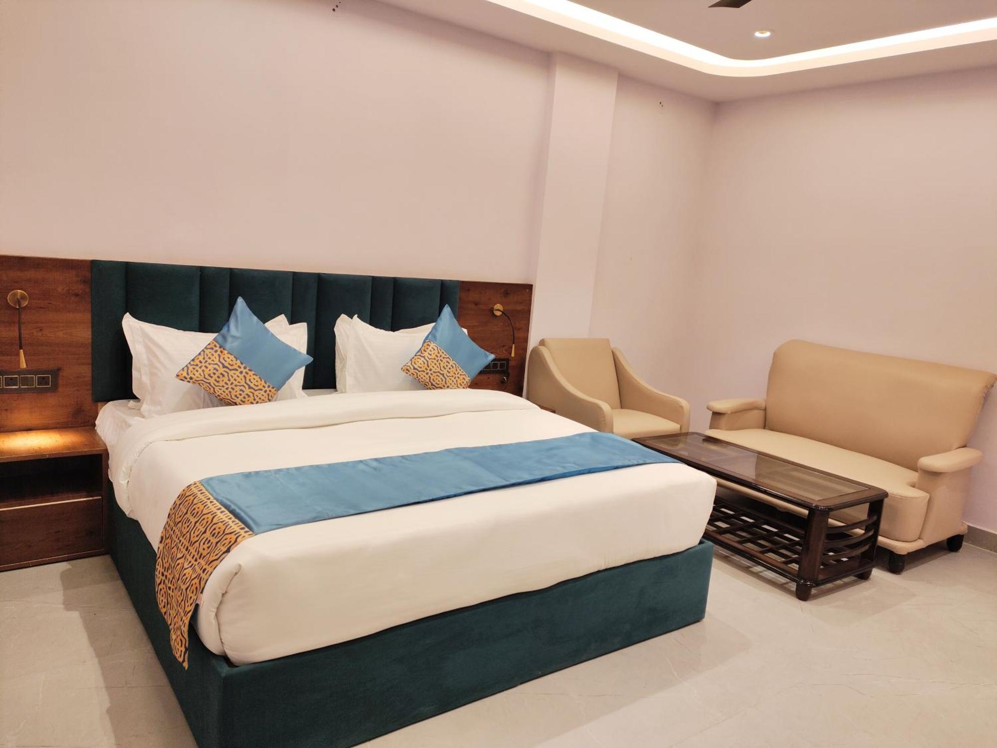 Emerald Suites Greater Noida Exterior foto
