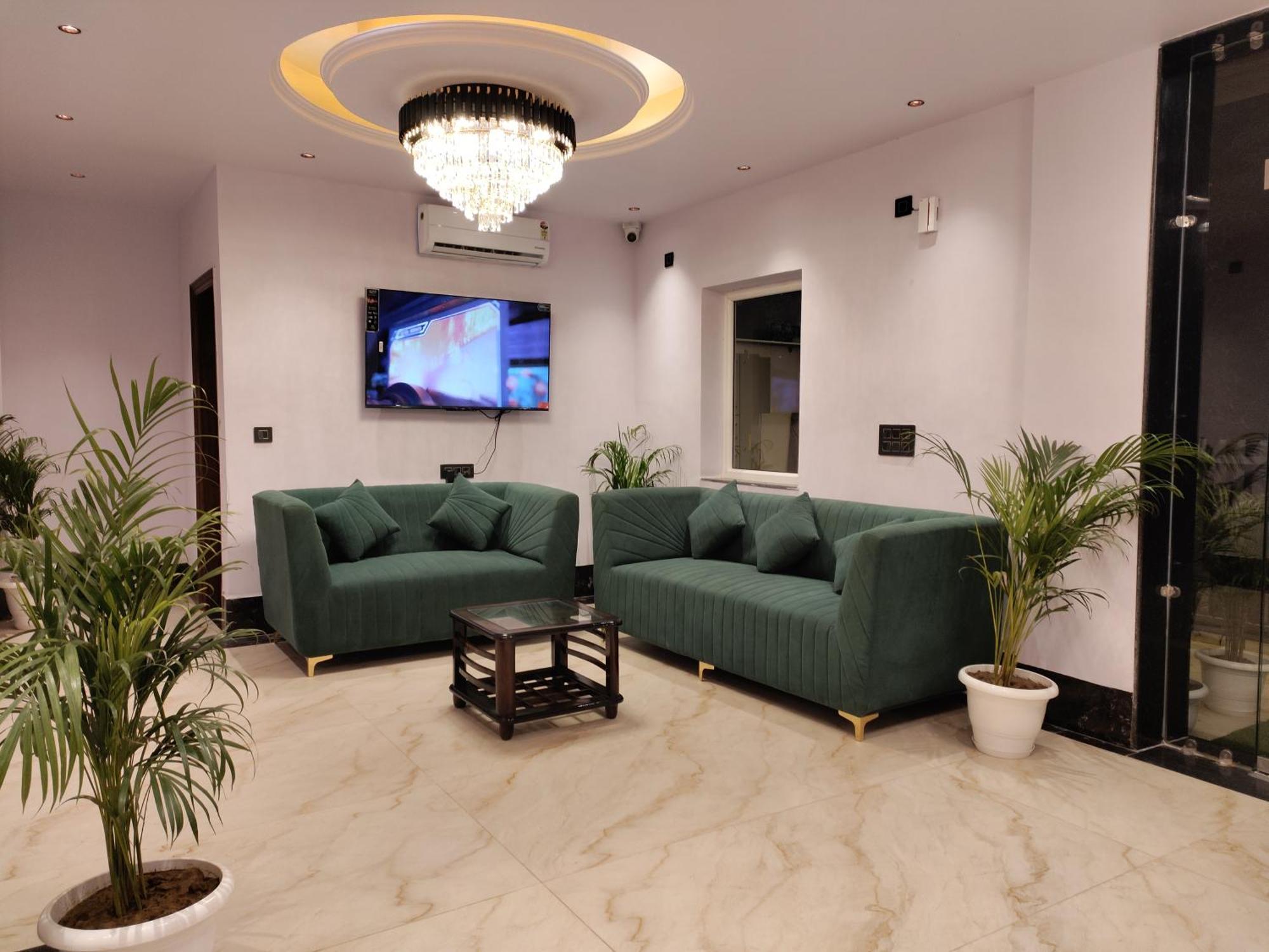 Emerald Suites Greater Noida Exterior foto
