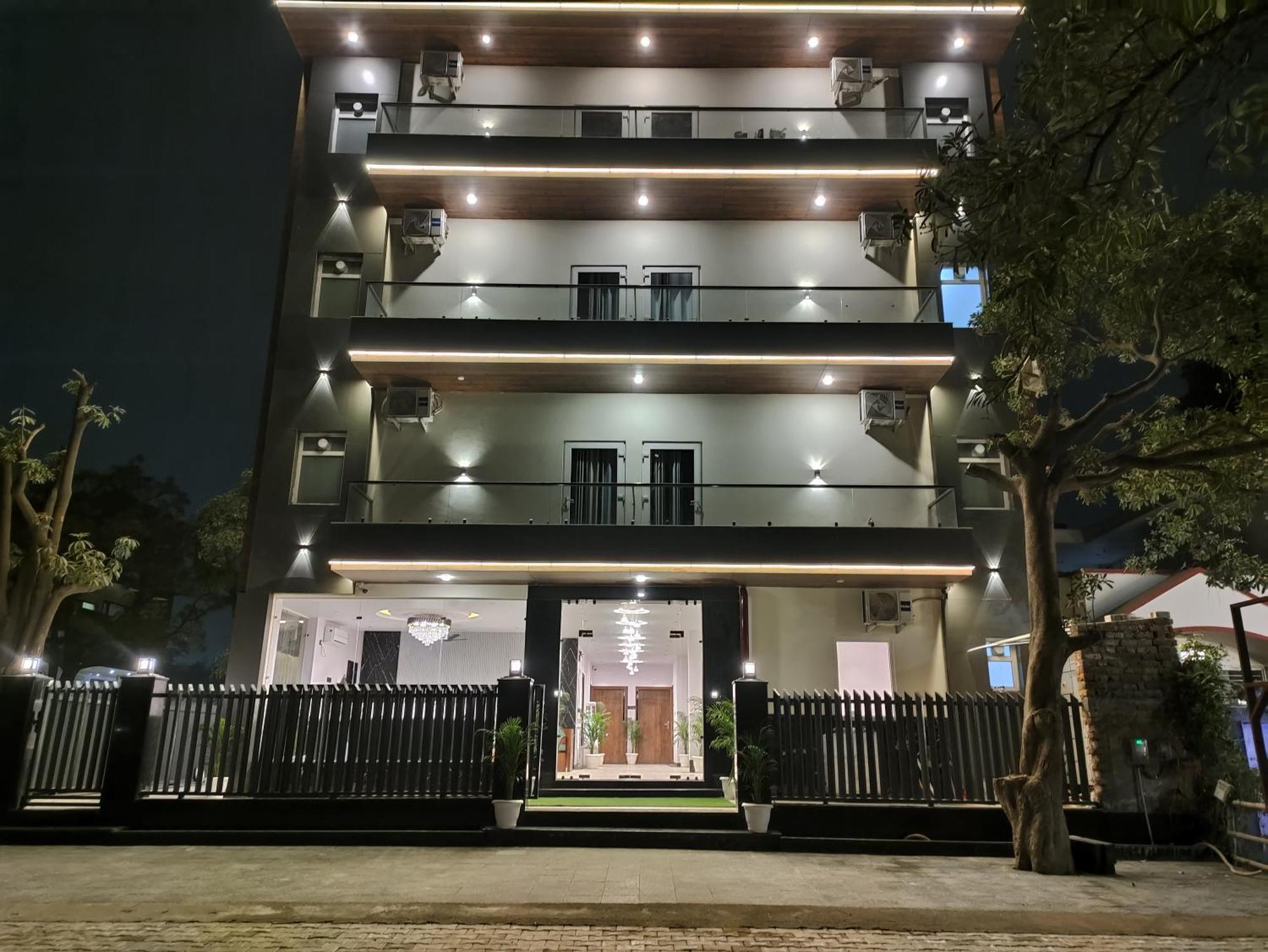 Emerald Suites Greater Noida Exterior foto