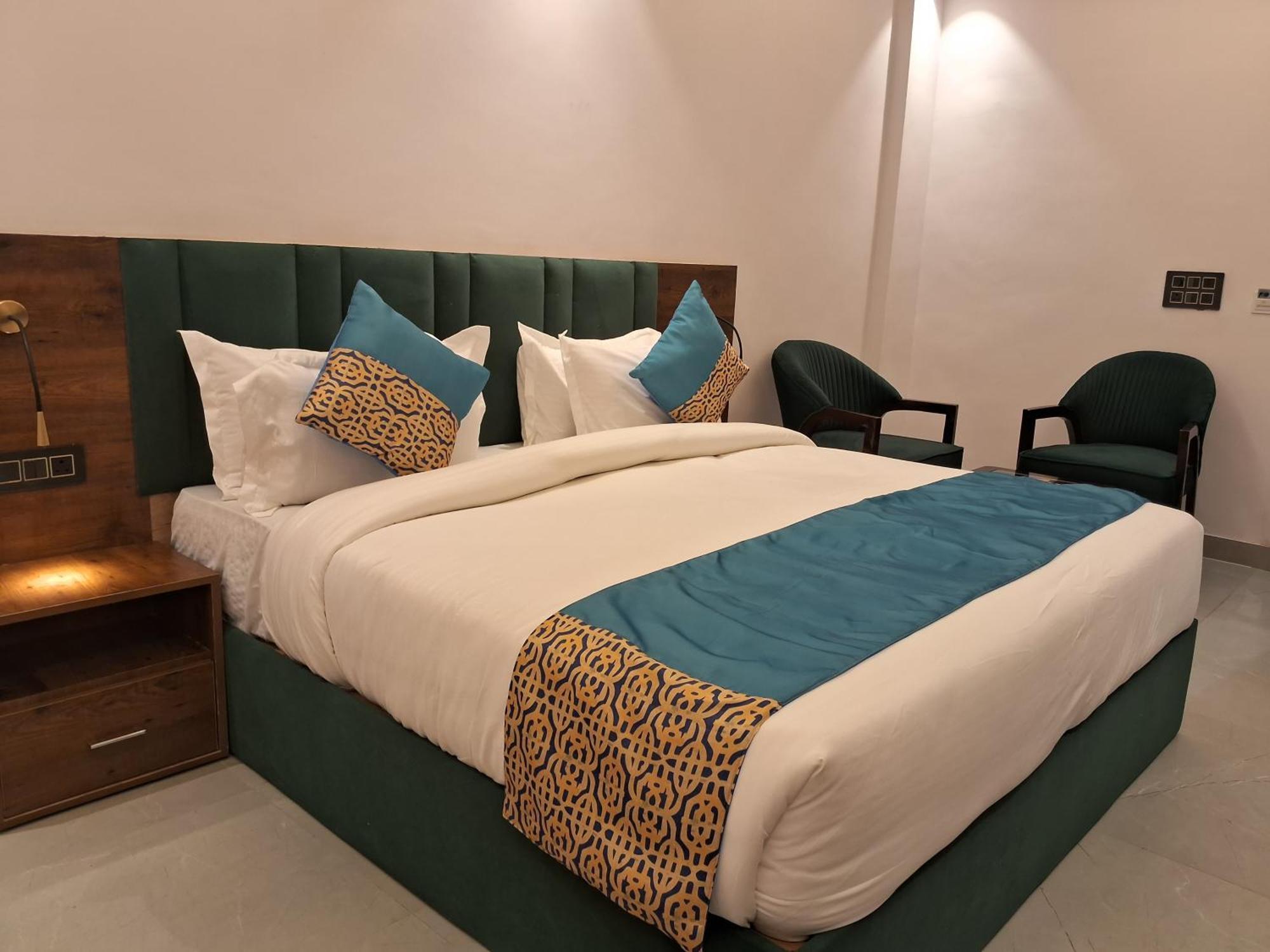 Emerald Suites Greater Noida Cameră foto