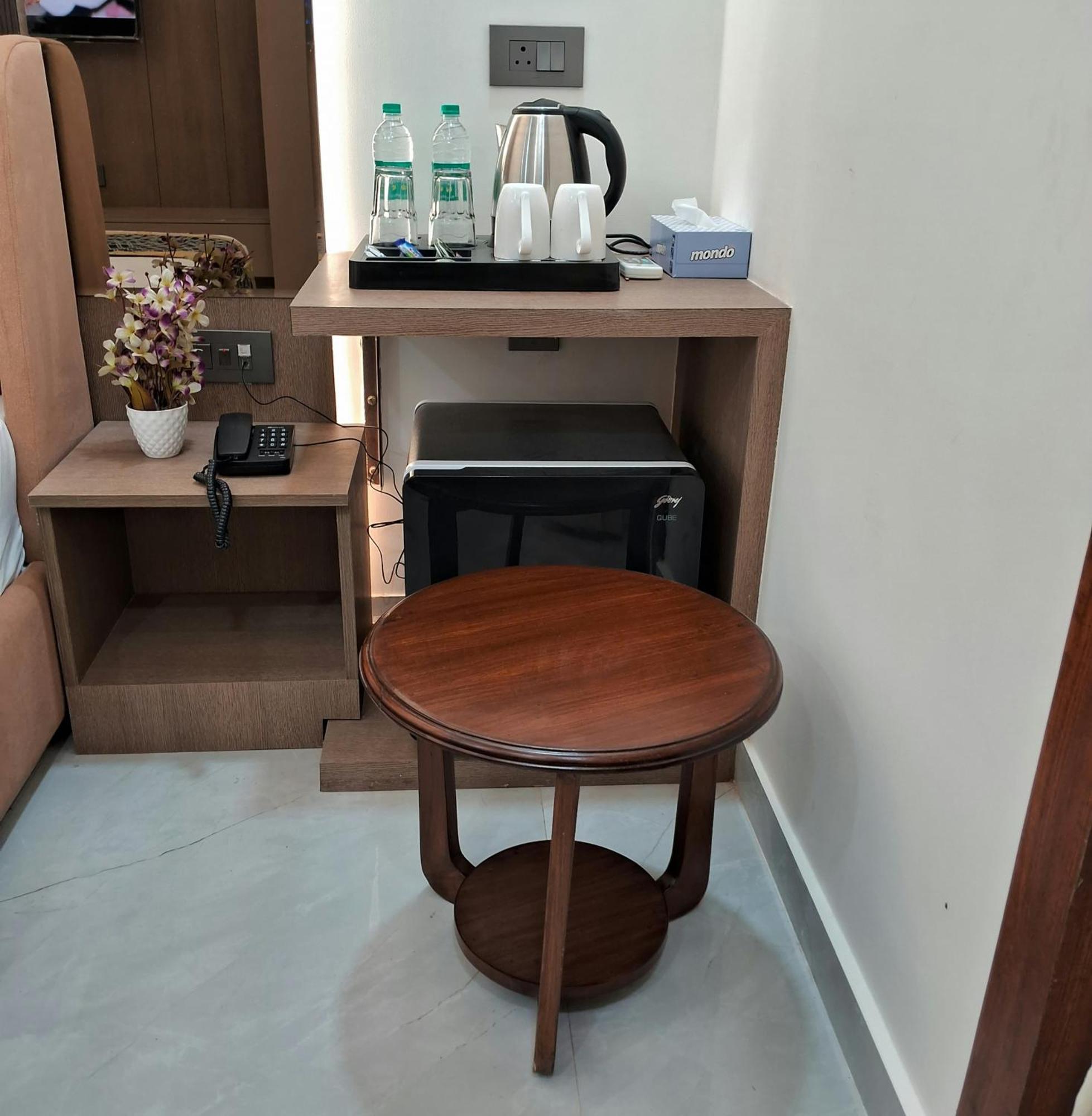 Emerald Suites Greater Noida Exterior foto
